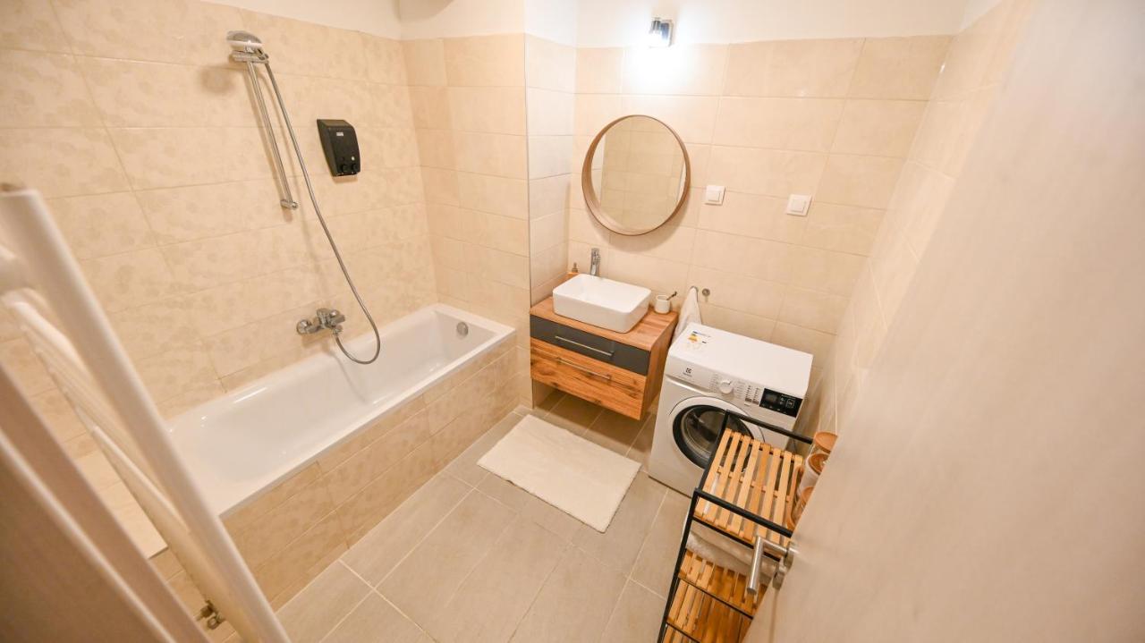 West Park Residence Apartment بودابست المظهر الخارجي الصورة
